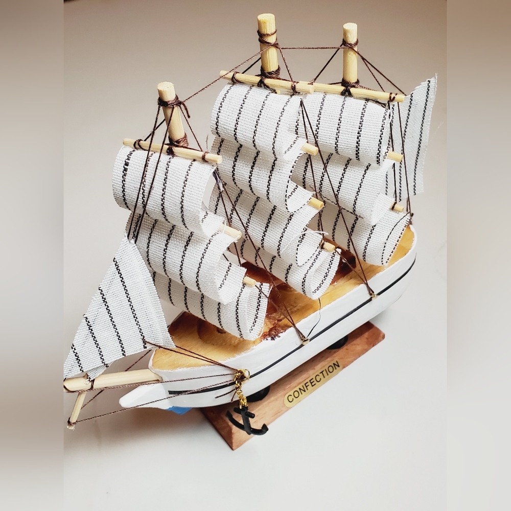 Tongsheng Confection Decorative Wooden Model Sailing Craft